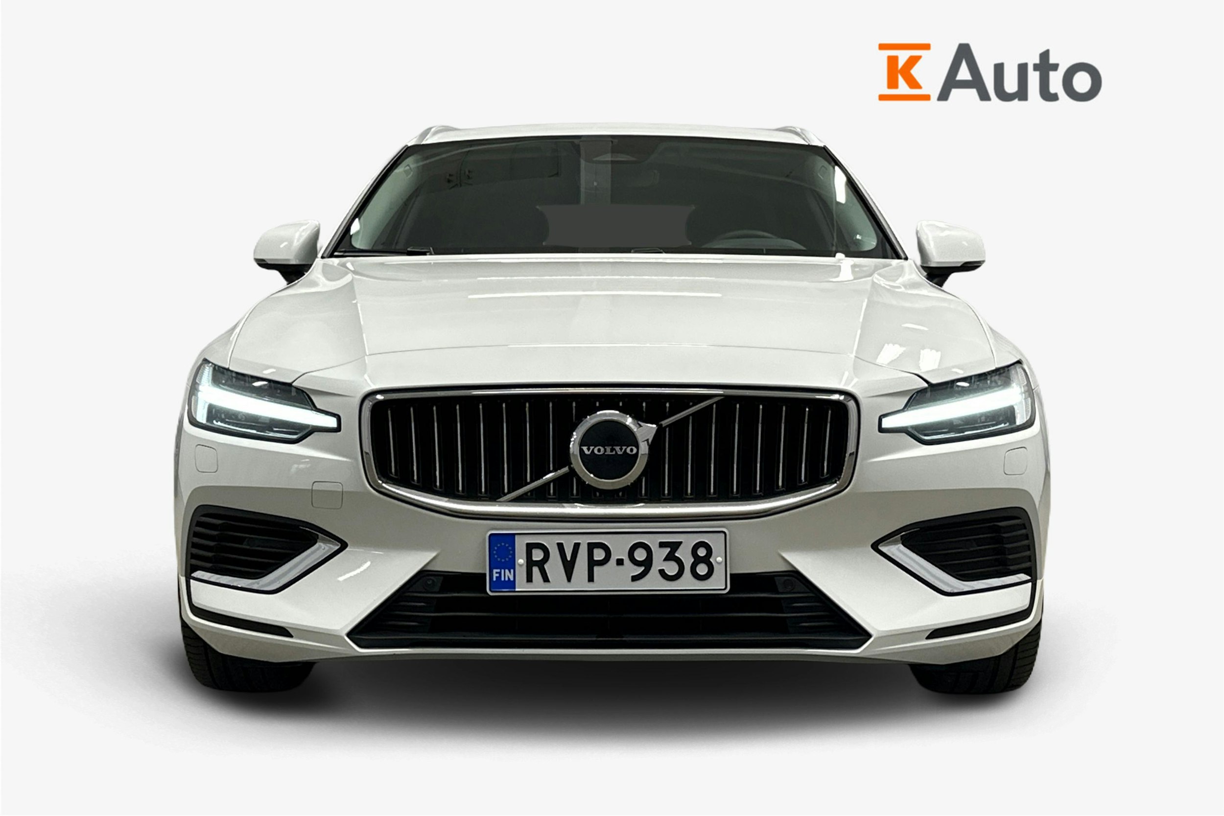 valkoinen Volvo V60 2024 kuva 5.