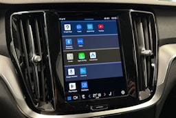 valkoinen Volvo V60 2024 kuva 26.