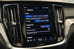valkoinen Volvo V60 2024 kuva 27.