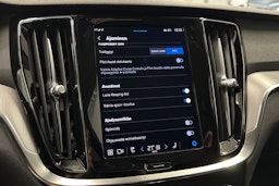 valkoinen Volvo V60 2024 kuva 28.