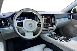 Sininen Volvo V60 2025 kuva 3.