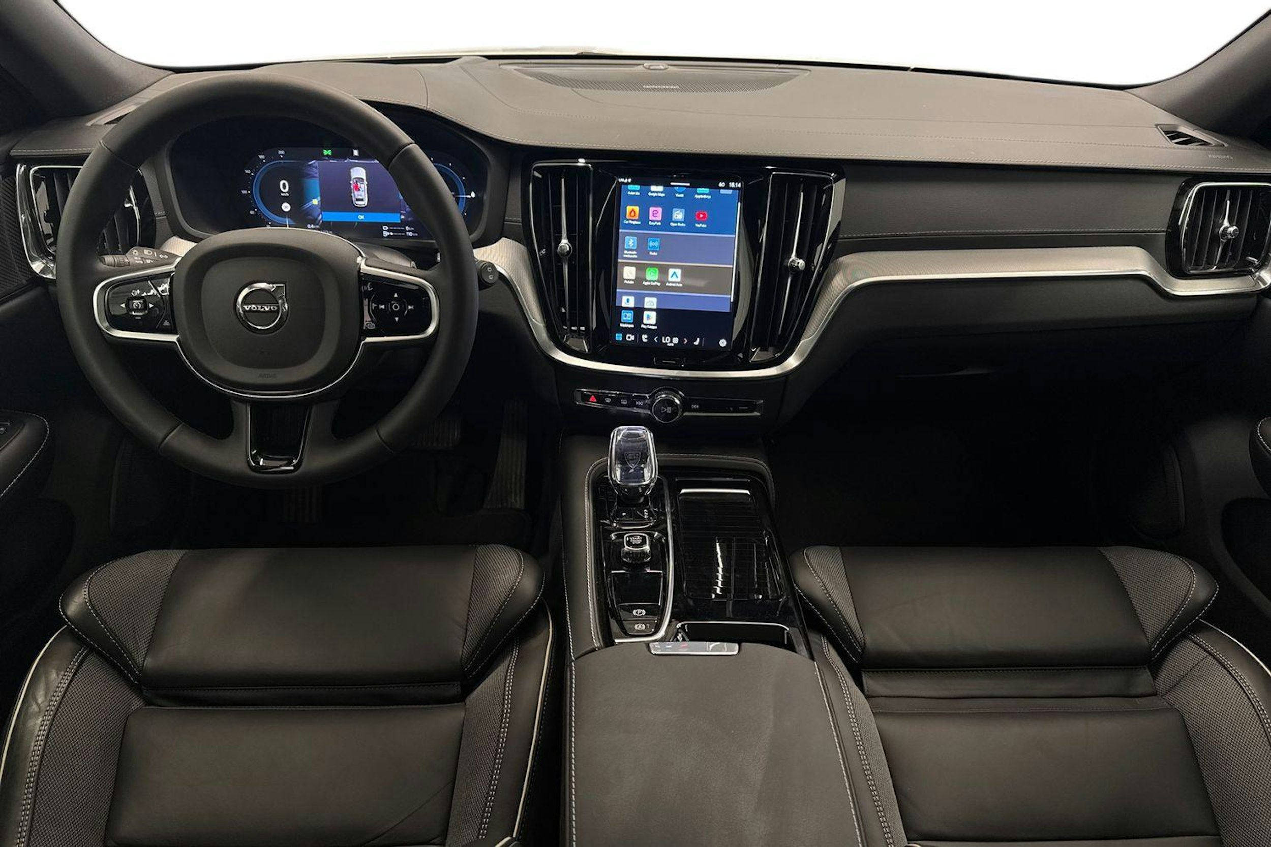 Valkoinen Volvo V60 2025 kuva 9.
