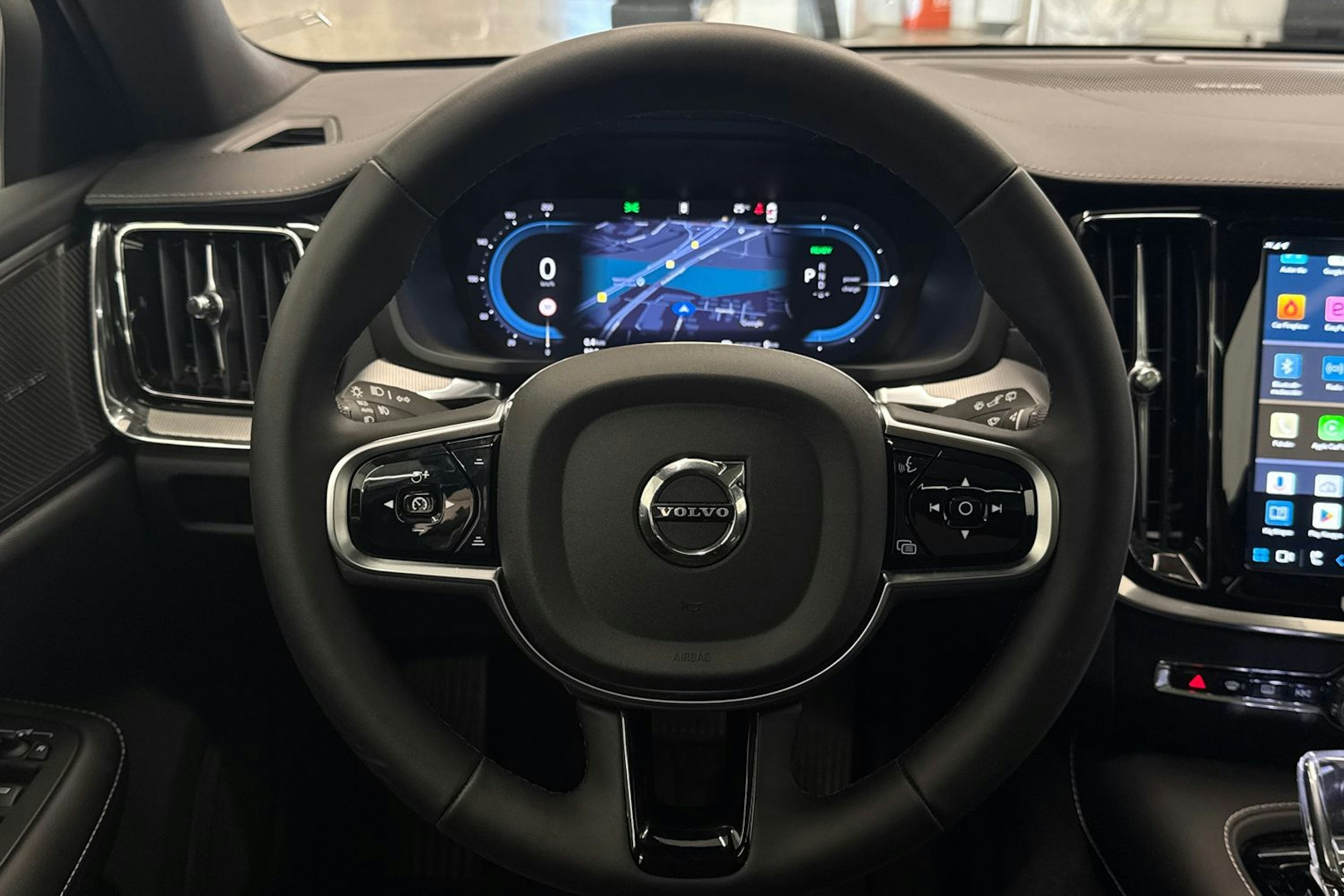 Valkoinen Volvo V60 2025 kuva 15.