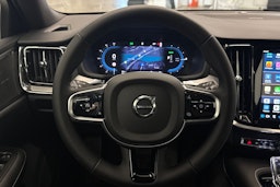 Valkoinen Volvo V60 2025 kuva 15.