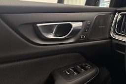 Valkoinen Volvo V60 2025 kuva 19.