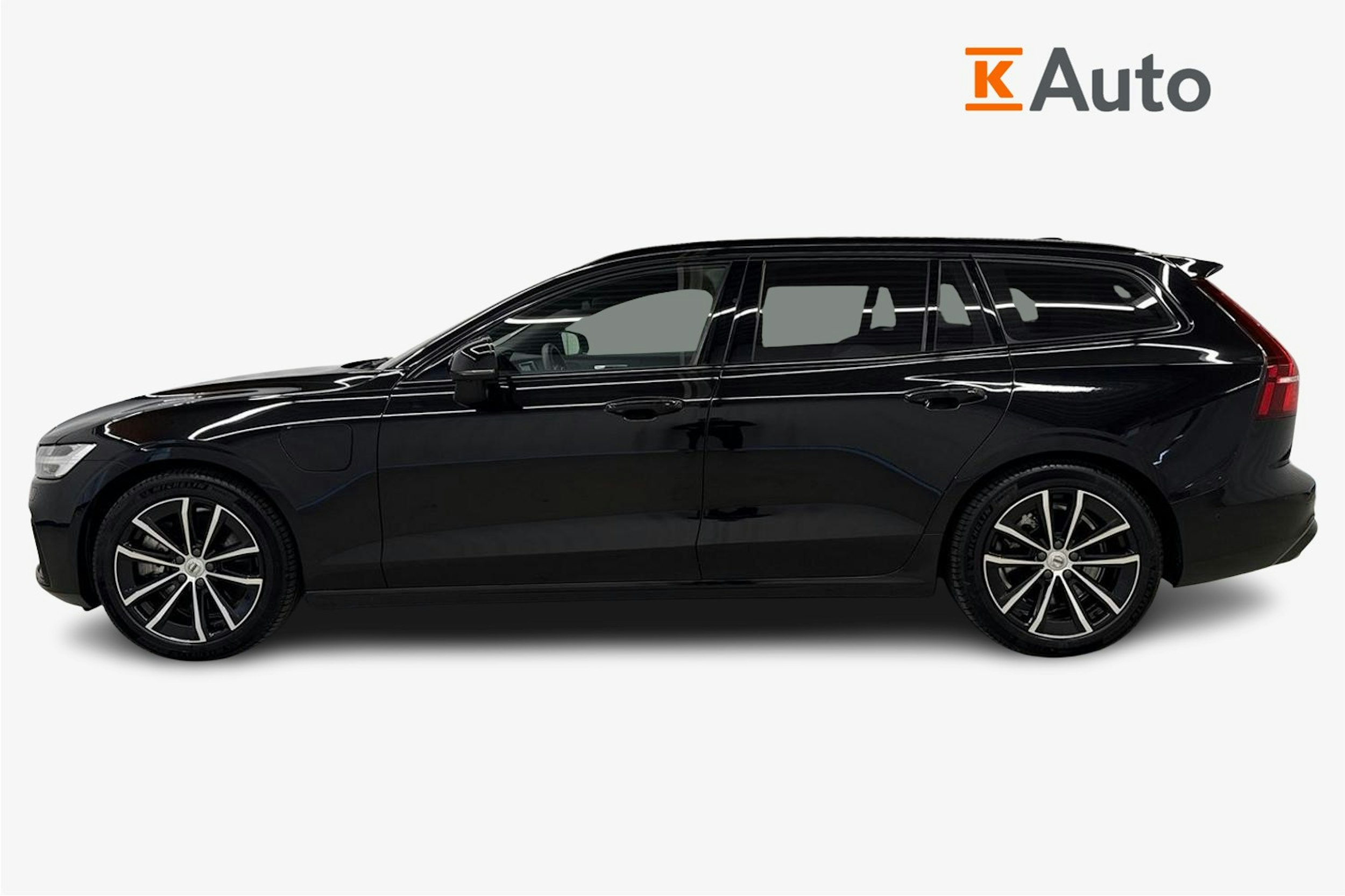 musta Volvo V60 2025 kuva 6.