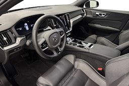 musta Volvo V60 2025 kuva 7.
