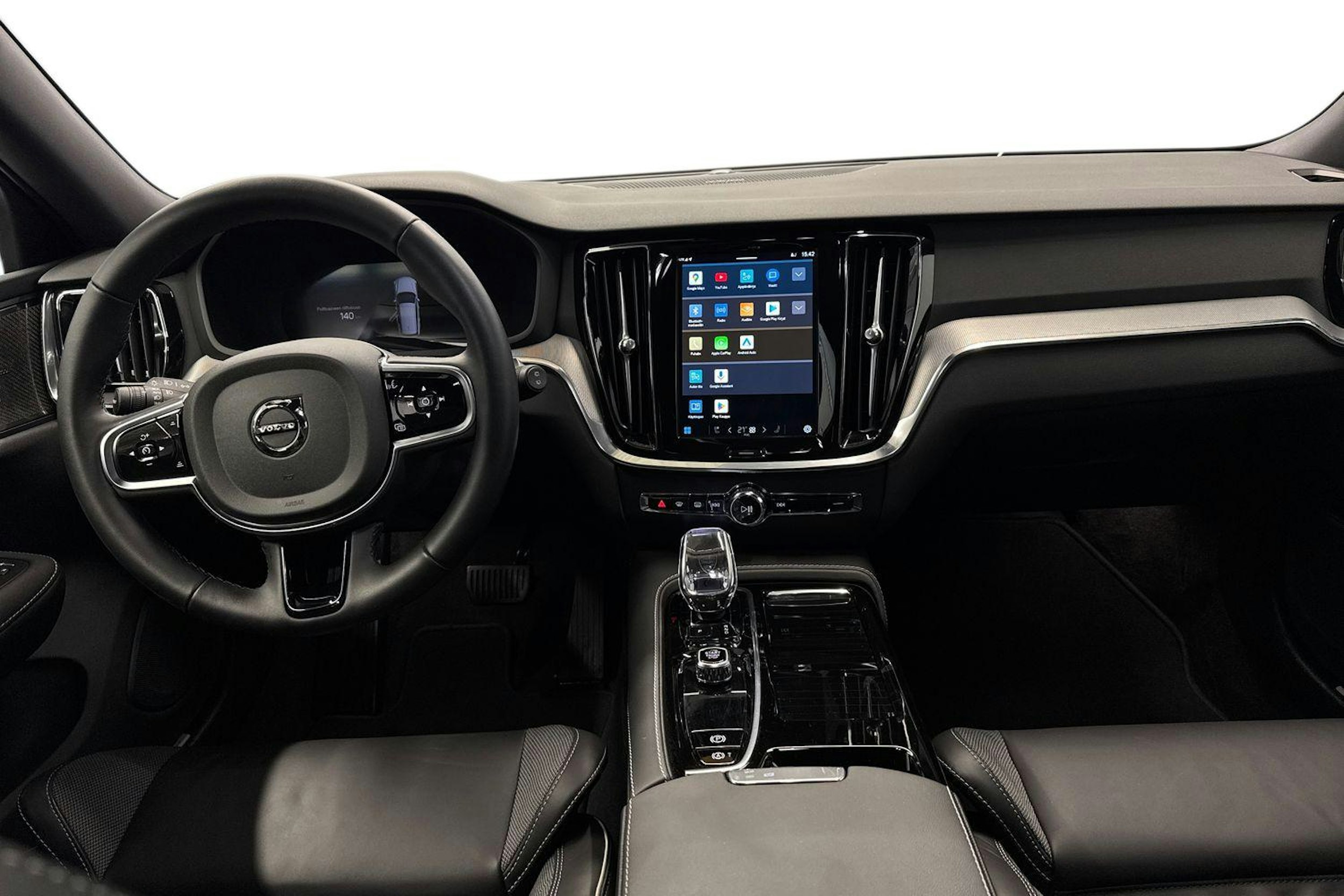 musta Volvo V60 2025 kuva 9.