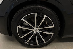 musta Volvo V60 2025 kuva 13.