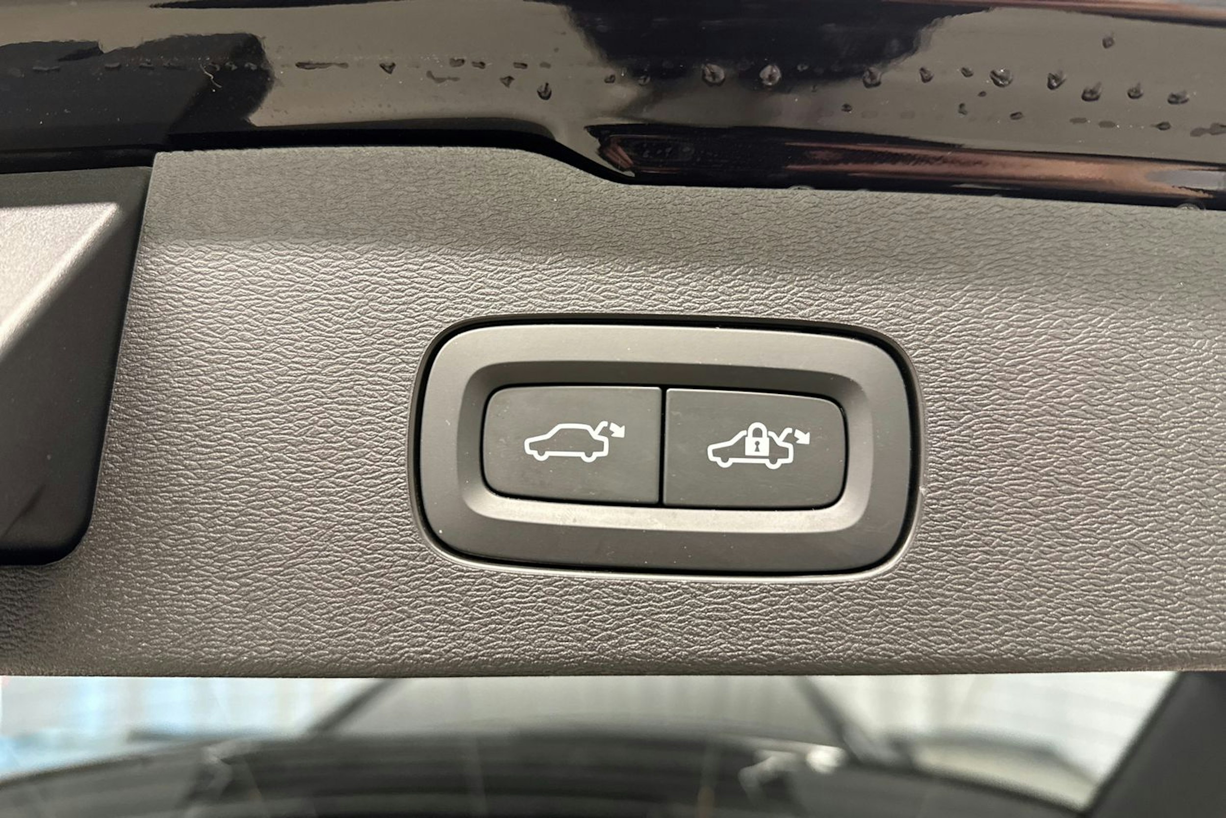 musta Volvo V60 2025 kuva 15.