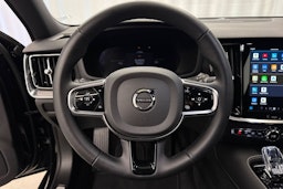musta Volvo V60 2025 kuva 16.