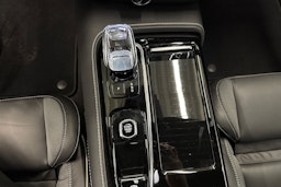 musta Volvo V60 2025 kuva 26.