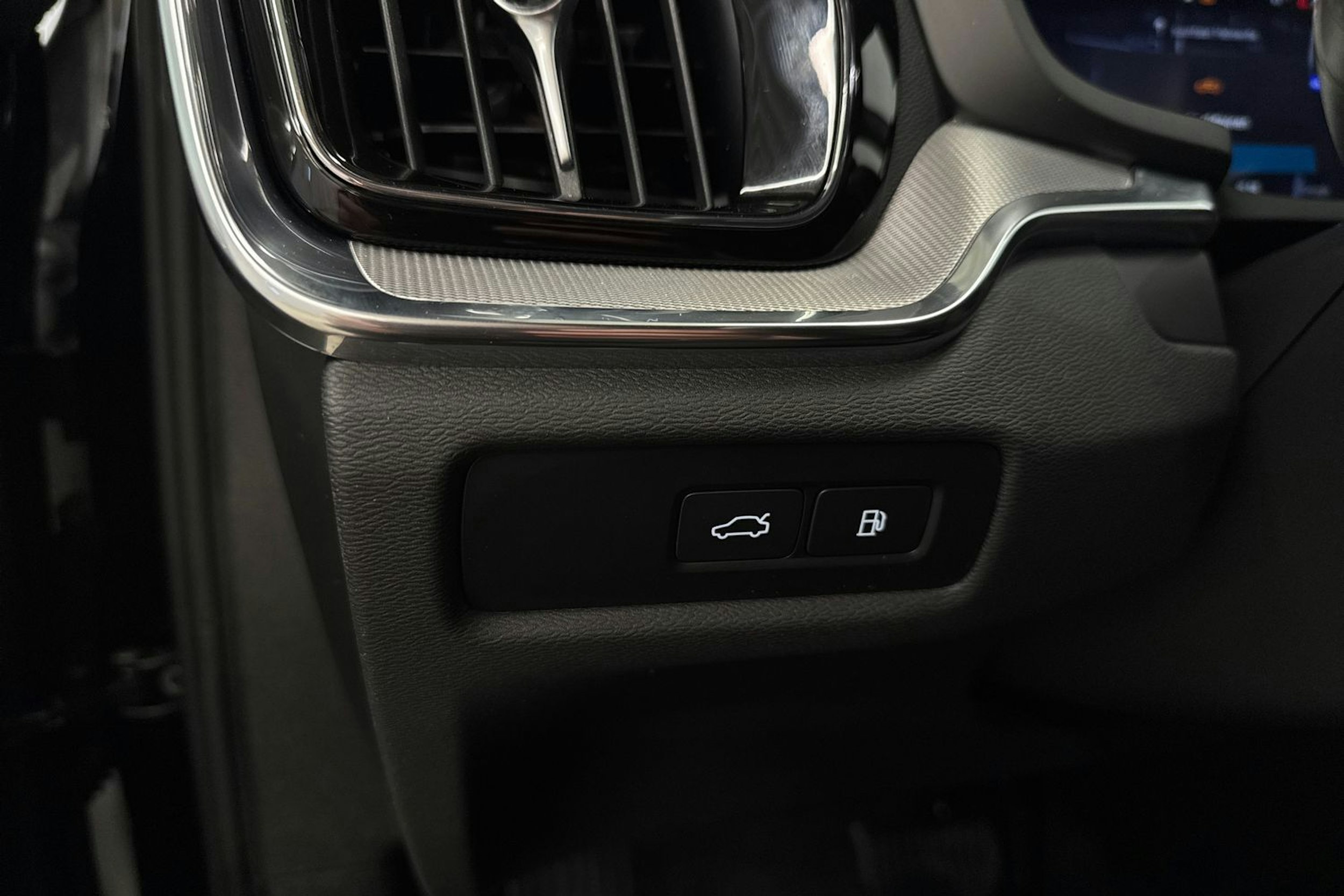 musta Volvo V60 2025 kuva 27.