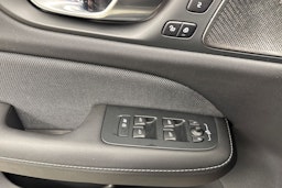 musta Volvo V60 2025 kuva 28.