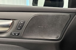 musta Volvo V60 2025 kuva 29.
