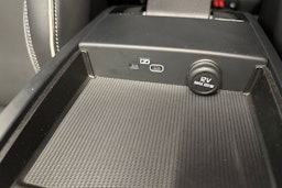 musta Volvo V60 2025 kuva 30.
