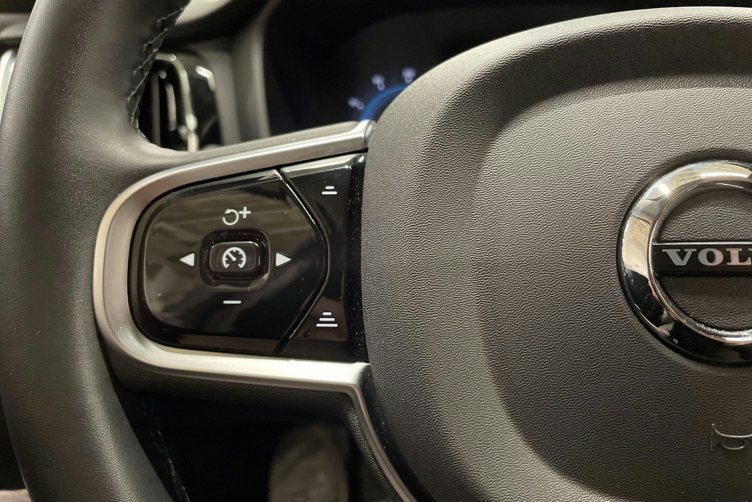 harmaa Volvo V60 2025 kuva 21.