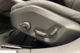 harmaa Volvo V60 2025 kuva 27.