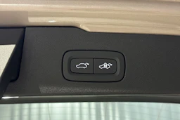 harmaa Volvo V60 2026 kuva 18.