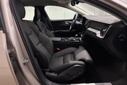 harmaa Volvo V60 2026 kuva 19.