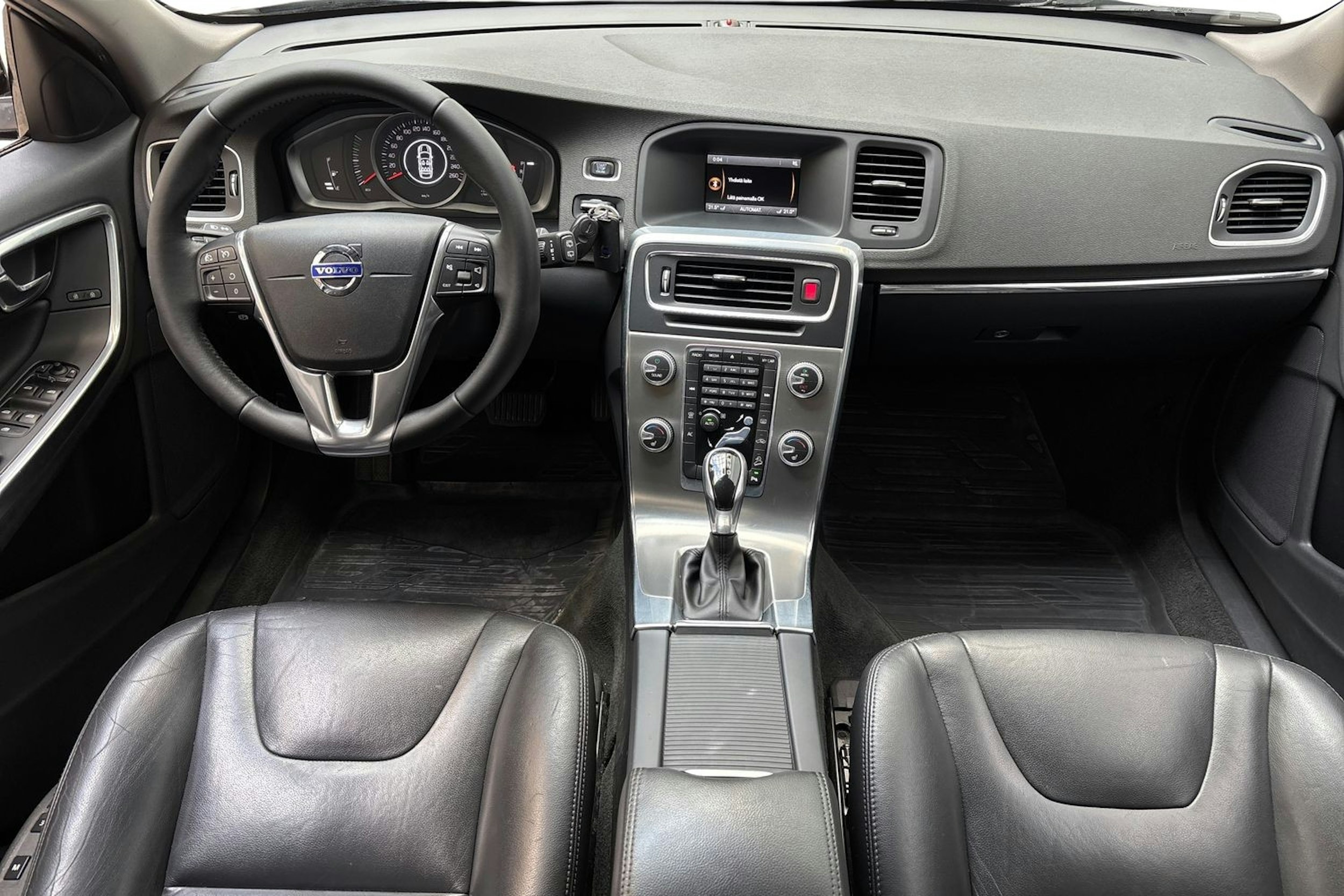 harmaa Volvo V60 Cross Country 2015 kuva 9.