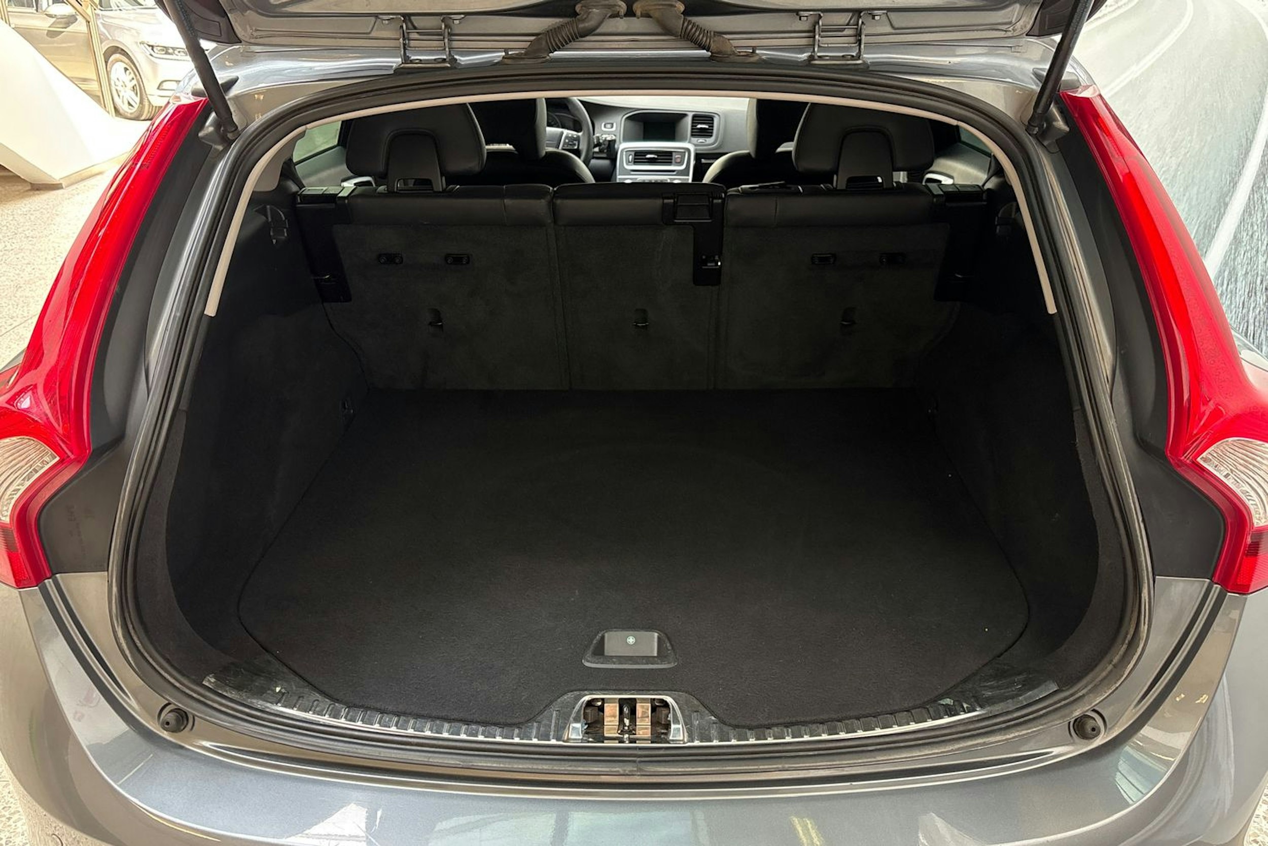 harmaa Volvo V60 Cross Country 2015 kuva 15.