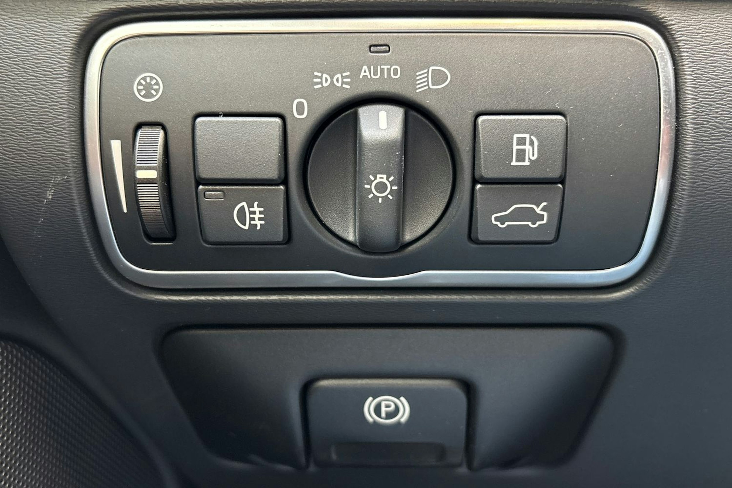 harmaa Volvo V60 Cross Country 2015 kuva 18.
