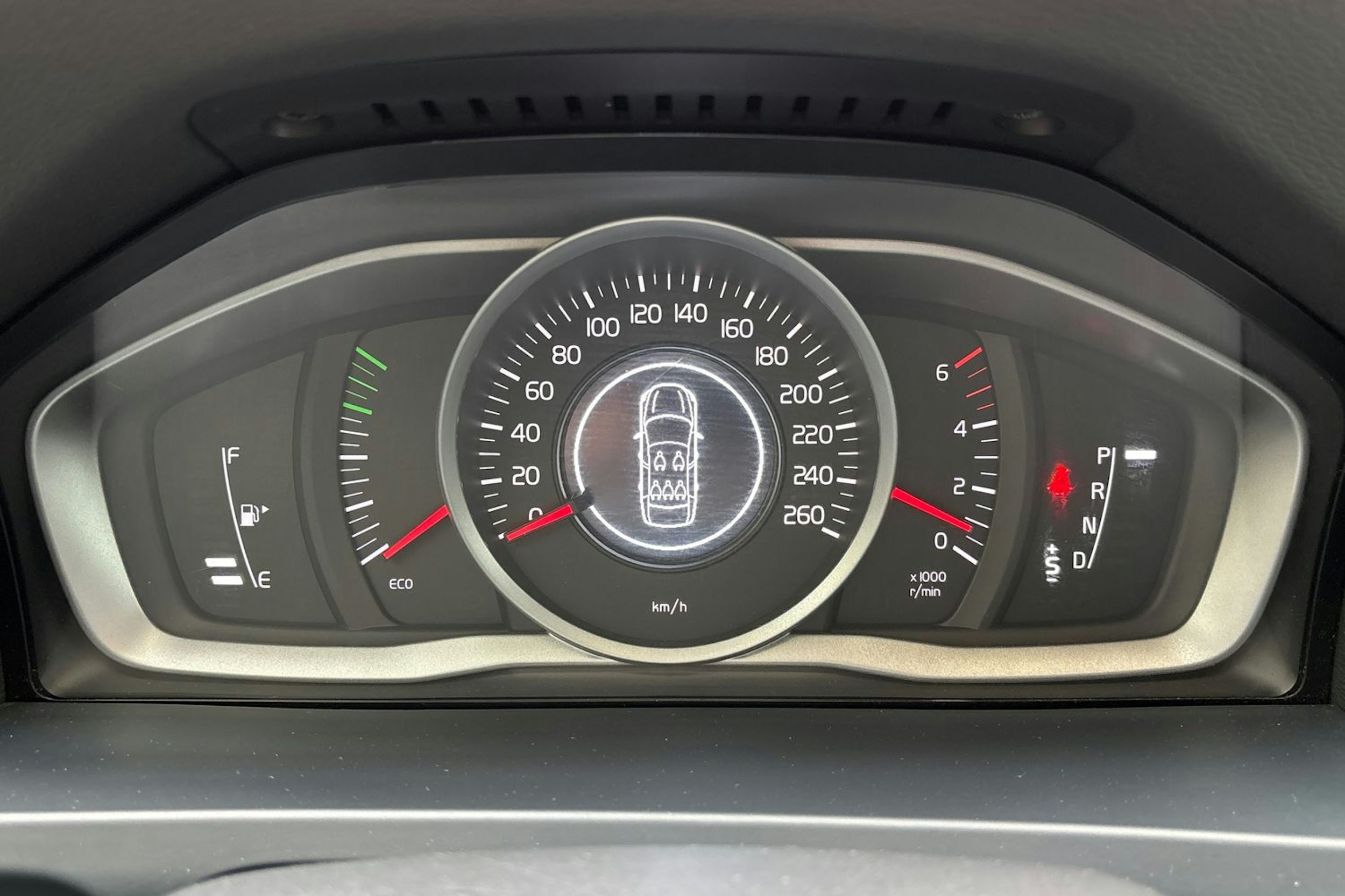 harmaa Volvo V60 Cross Country 2015 kuva 22.