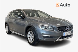 harmaa Volvo V60 Cross Country 2015 kuva 1.