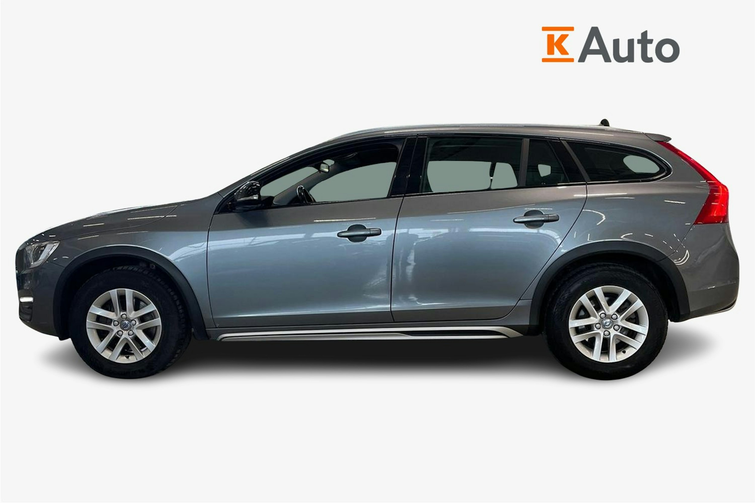 harmaa Volvo V60 Cross Country 2015 kuva 6.