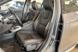 harmaa Volvo V60 Cross Country 2015 kuva 14.