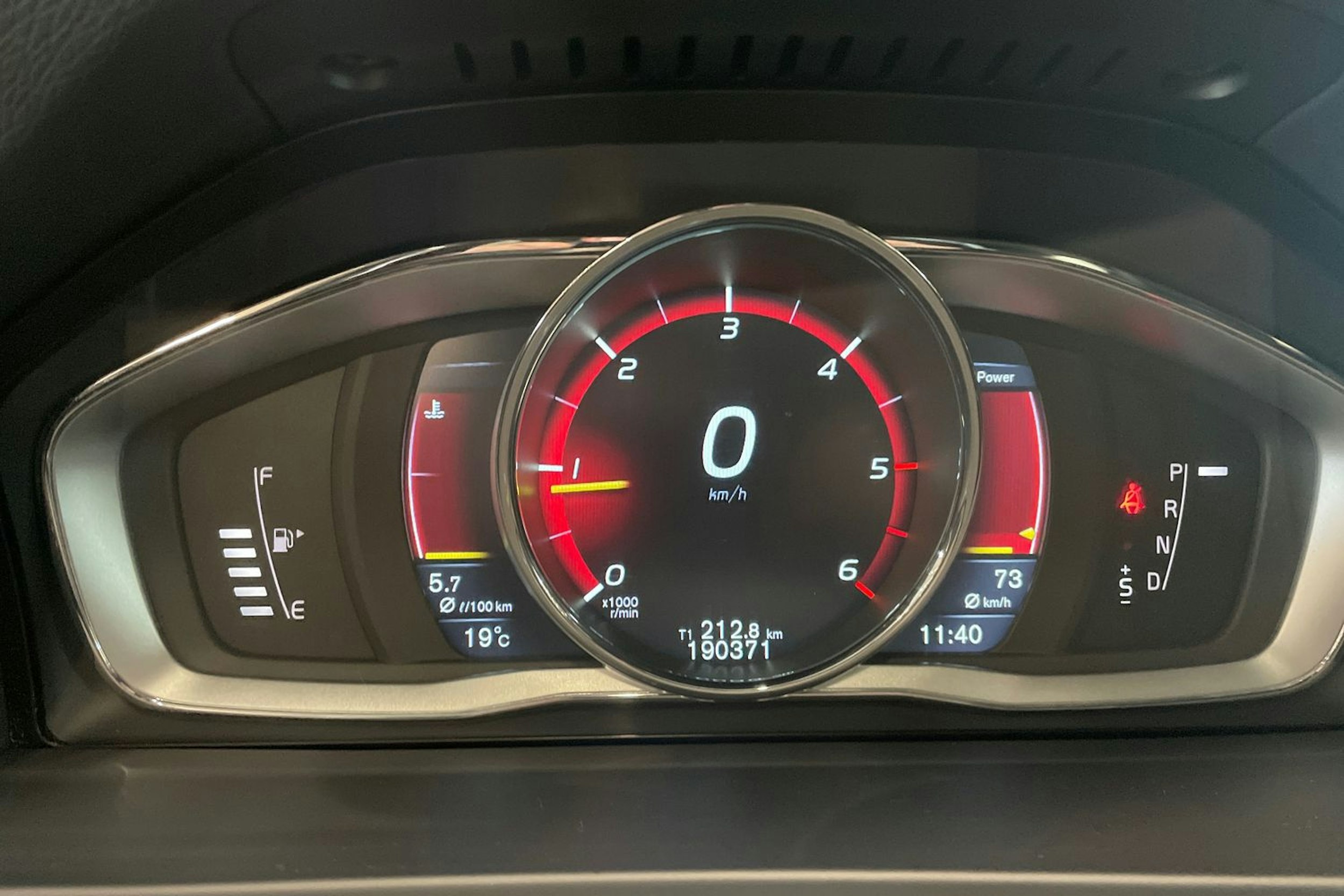 harmaa Volvo V60 Cross Country 2015 kuva 18.