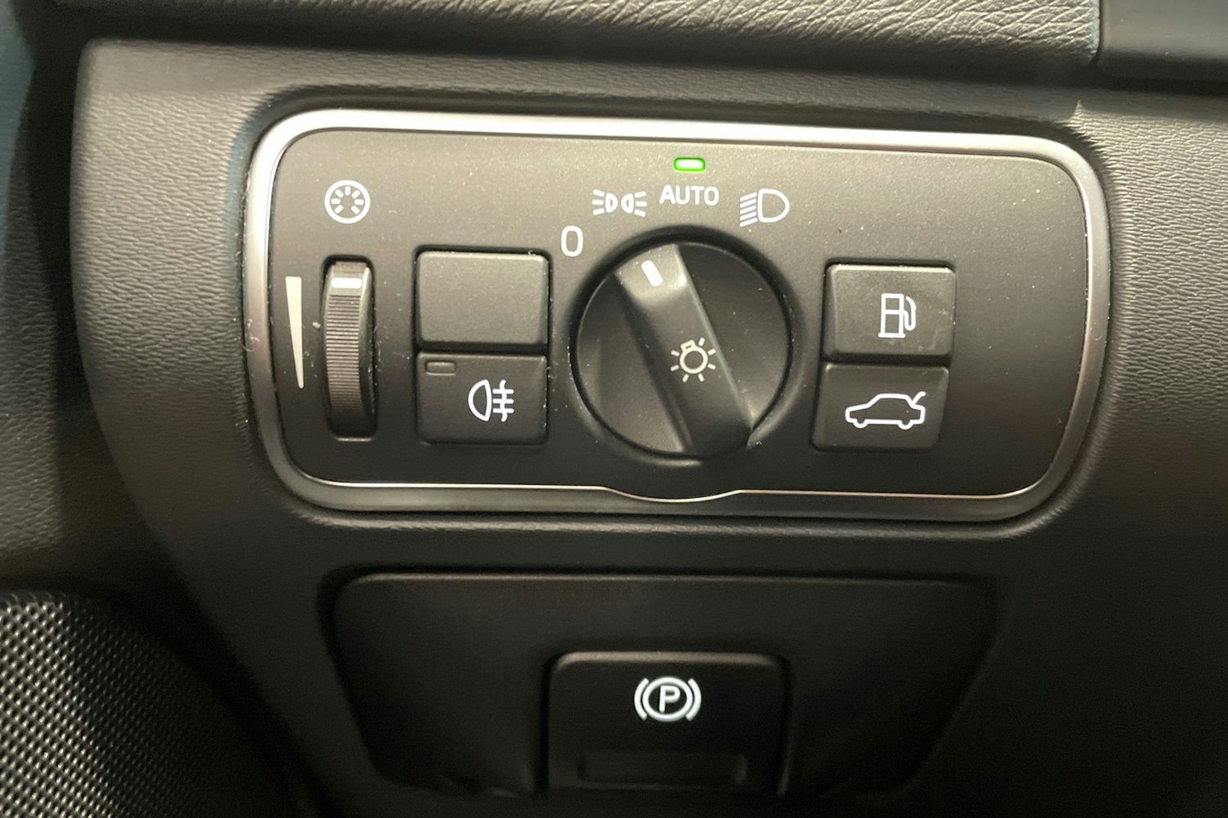 harmaa Volvo V60 Cross Country 2015 kuva 19.
