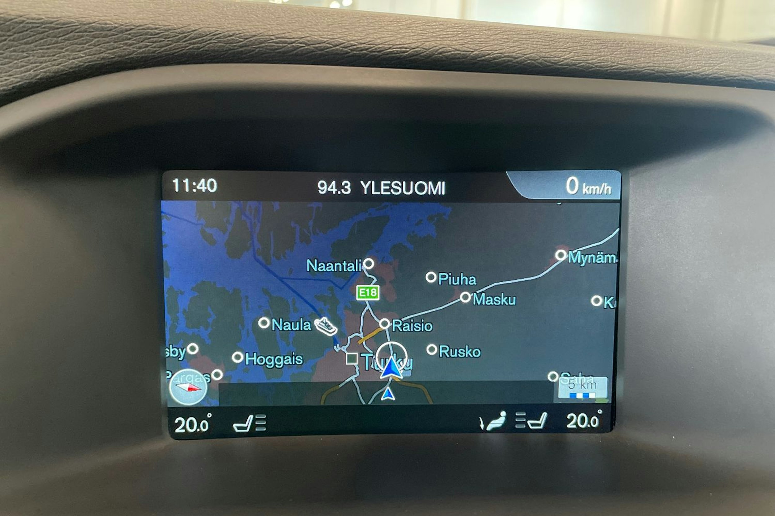harmaa Volvo V60 Cross Country 2015 kuva 22.