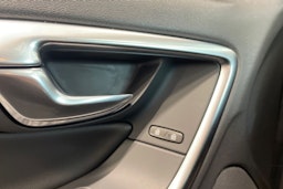 harmaa Volvo V60 Cross Country 2015 kuva 28.