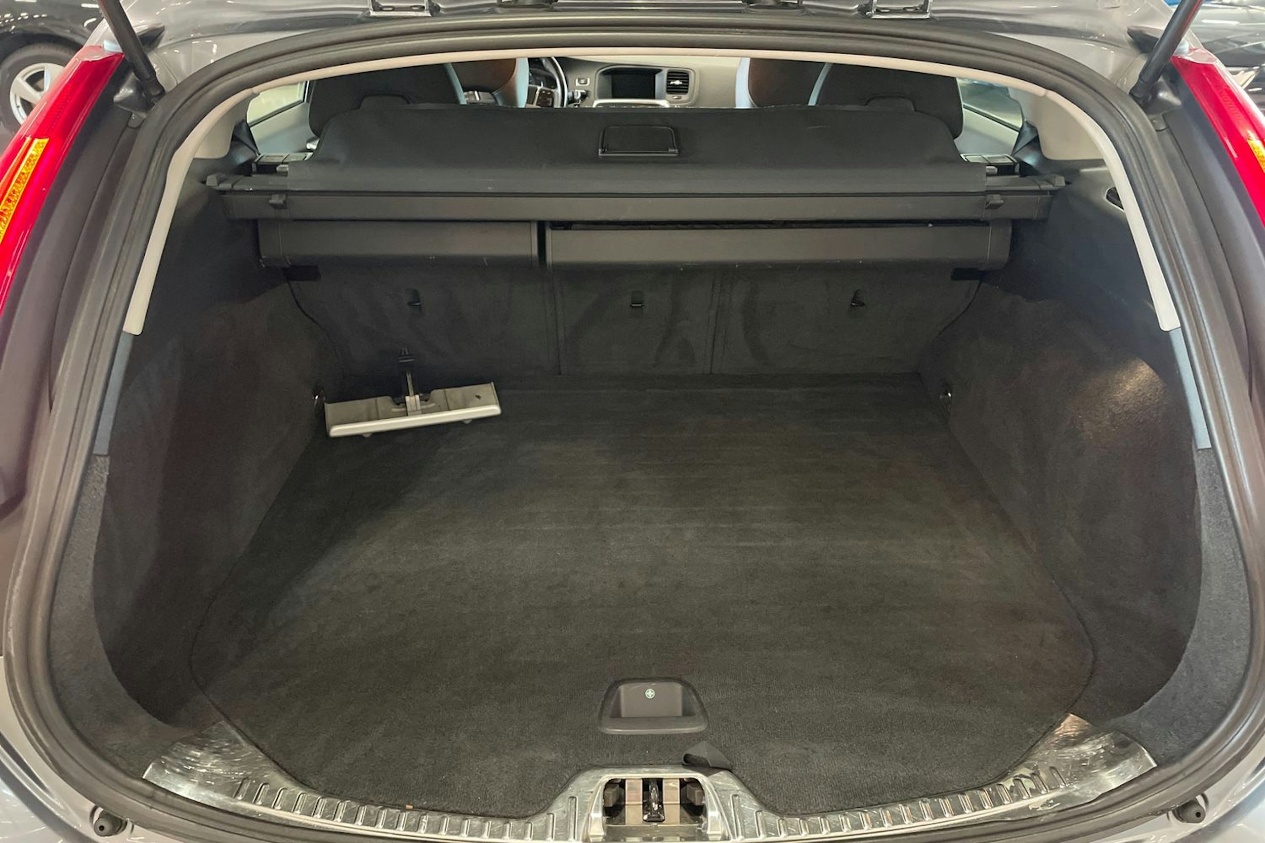 harmaa Volvo V60 Cross Country 2015 kuva 29.