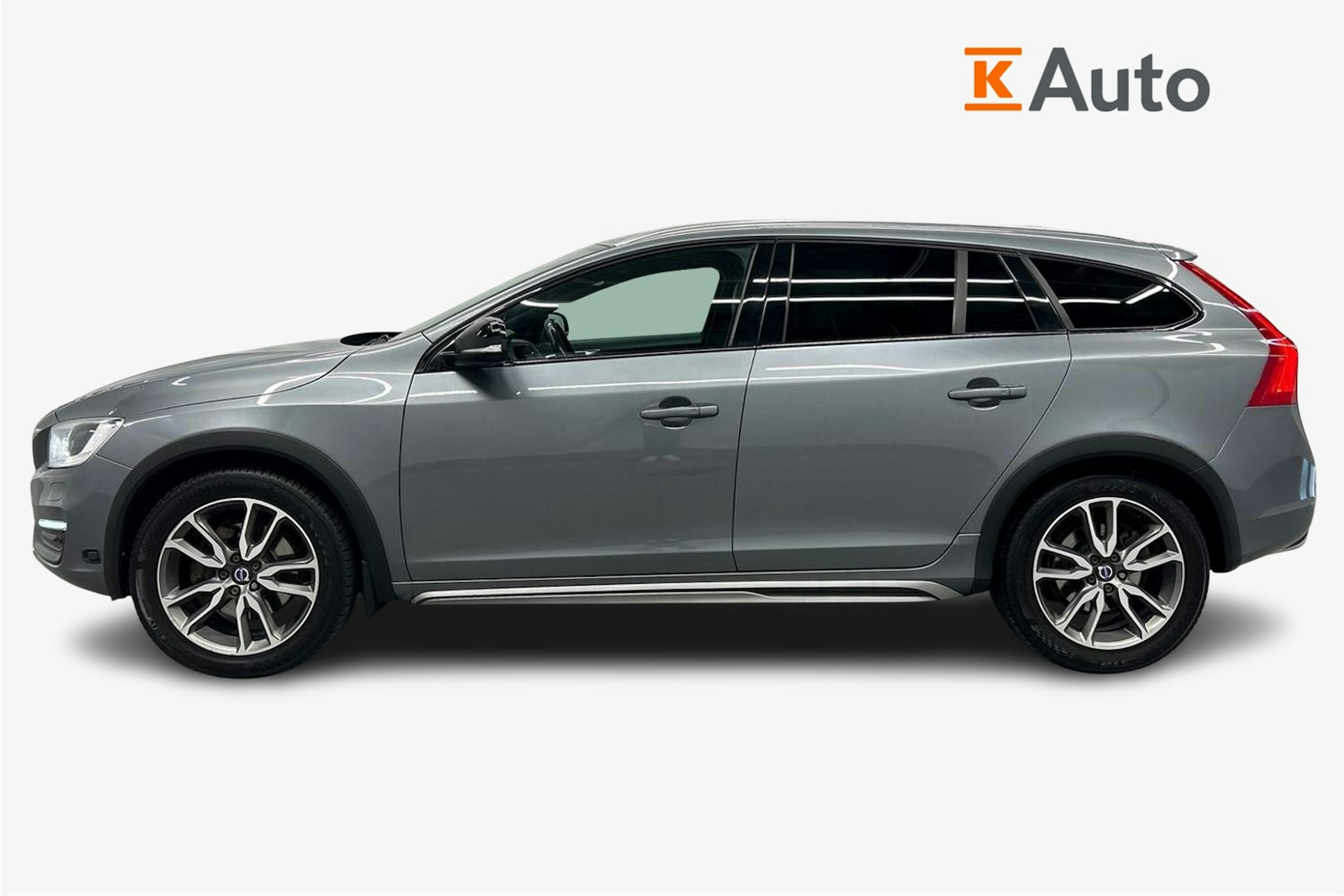harmaa Volvo V60 Cross Country 2016 kuva 6.
