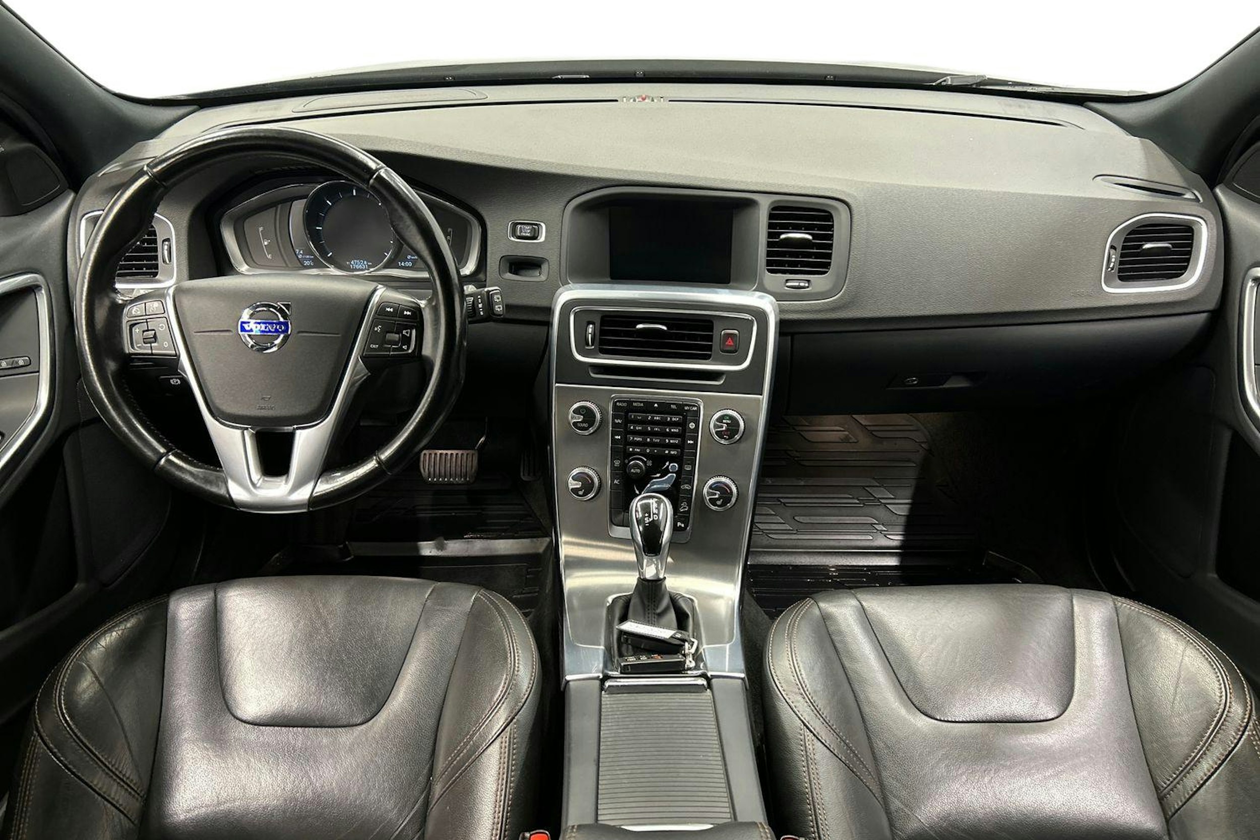 harmaa Volvo V60 Cross Country 2016 kuva 9.