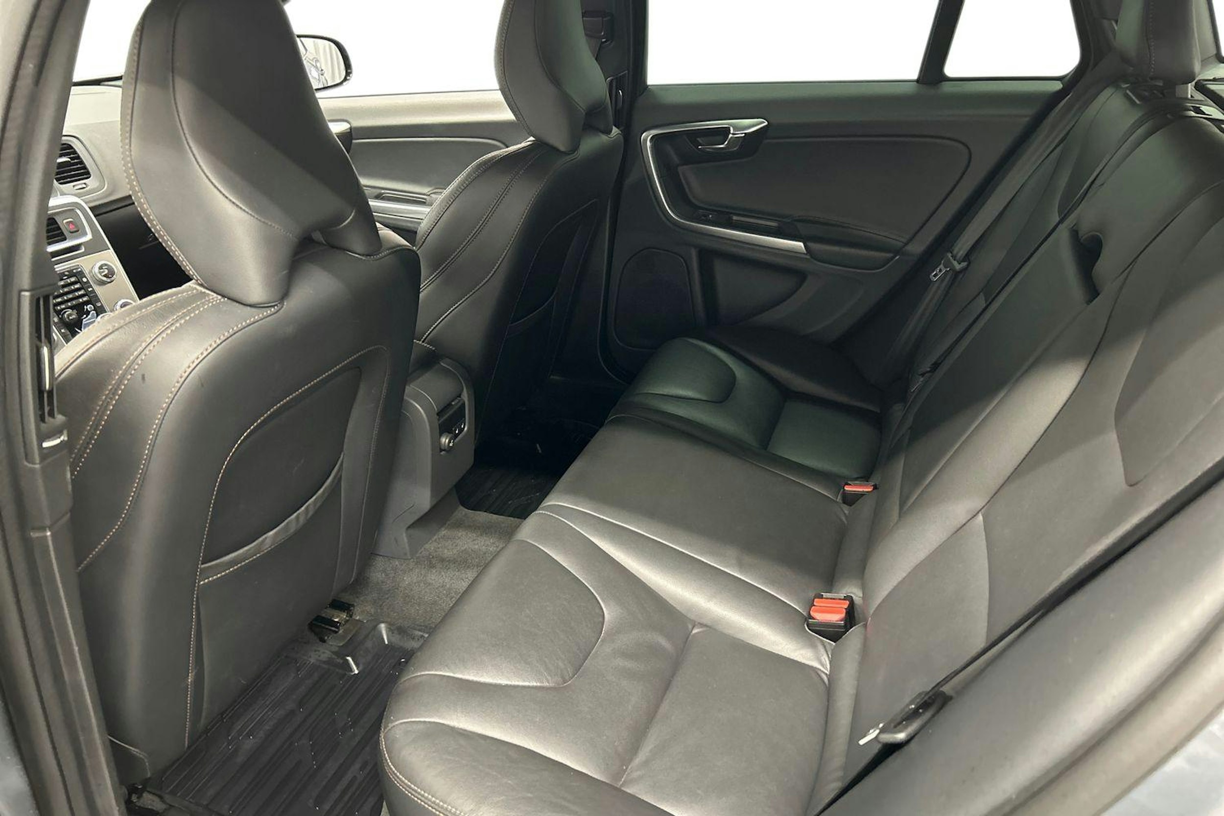 harmaa Volvo V60 Cross Country 2016 kuva 10.