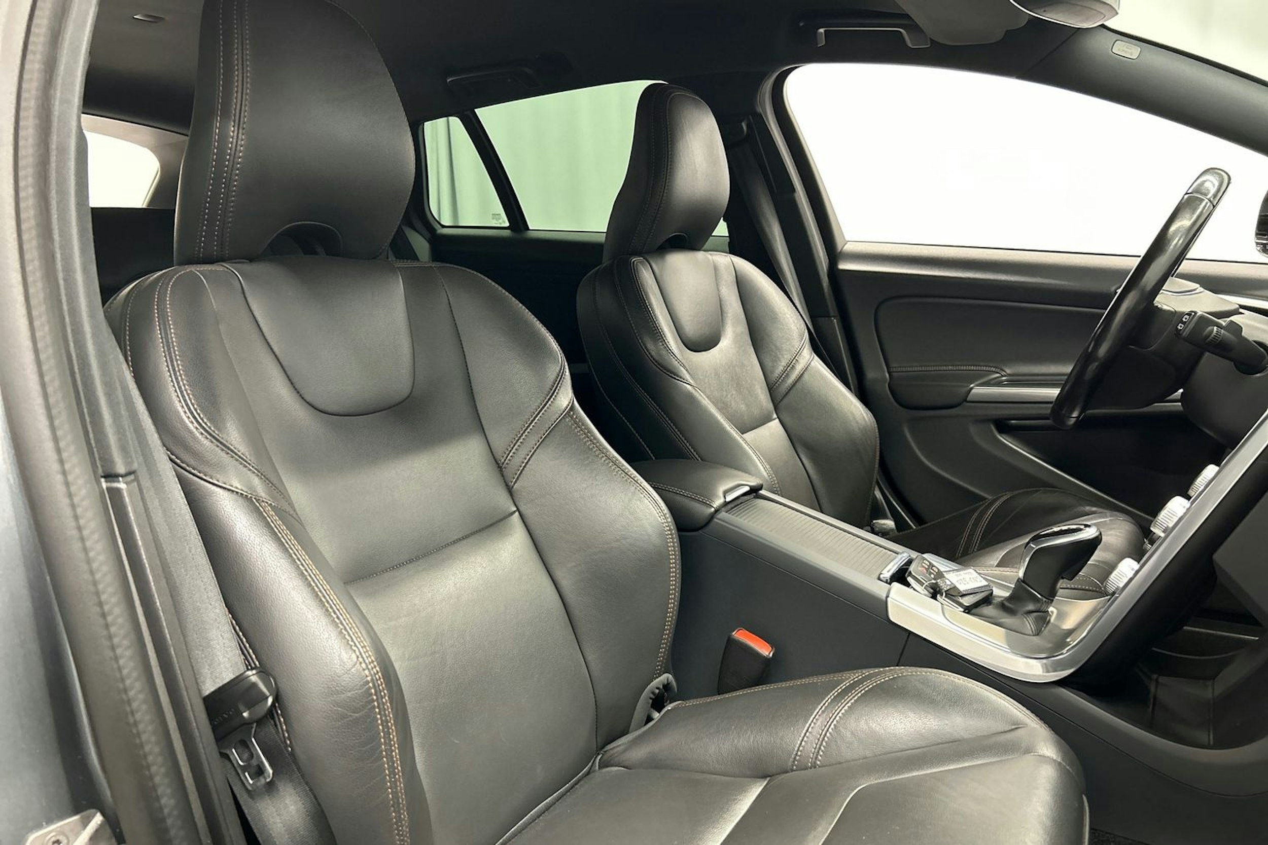 harmaa Volvo V60 Cross Country 2016 kuva 18.