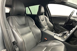 harmaa Volvo V60 Cross Country 2016 kuva 18.