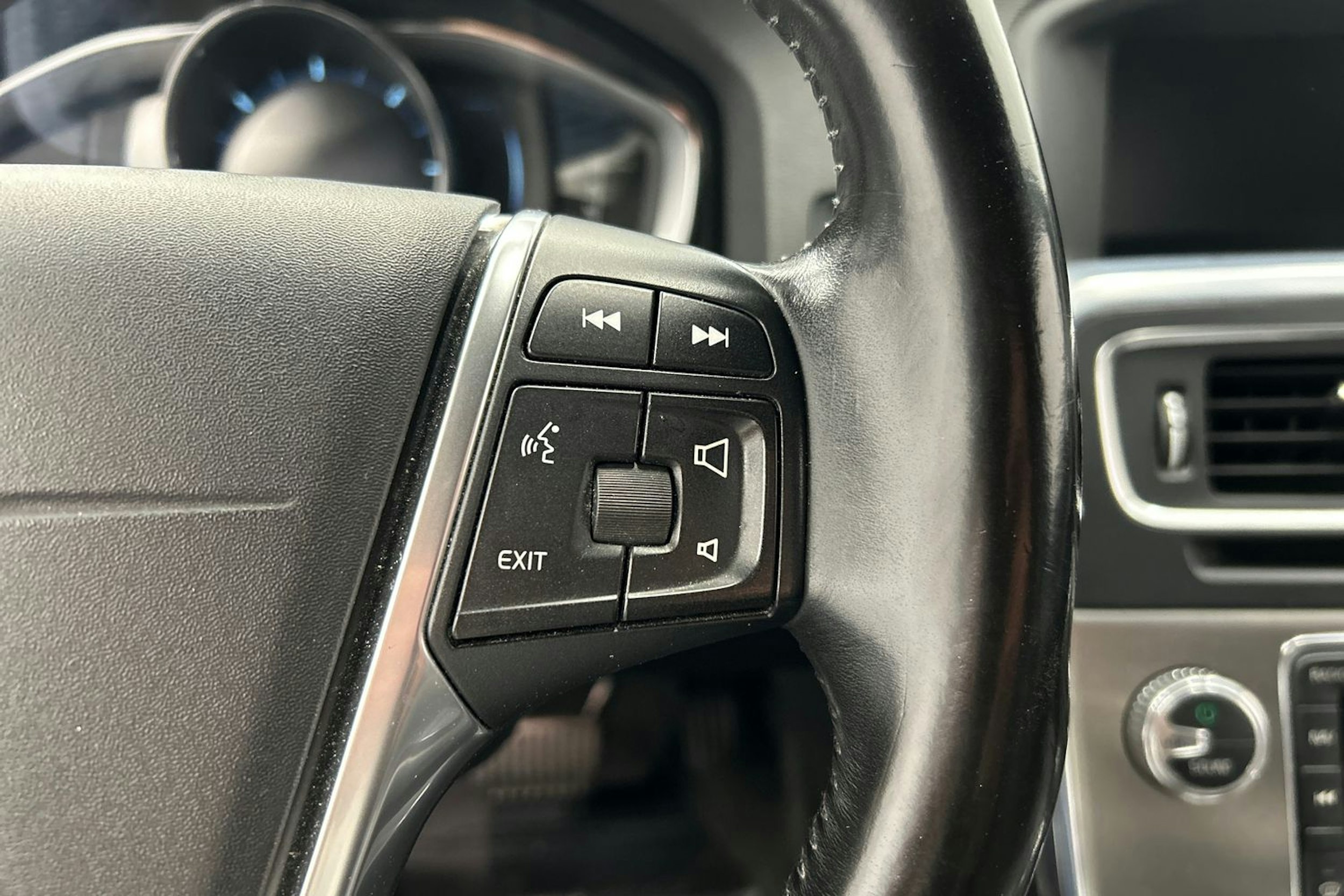 harmaa Volvo V60 Cross Country 2016 kuva 23.