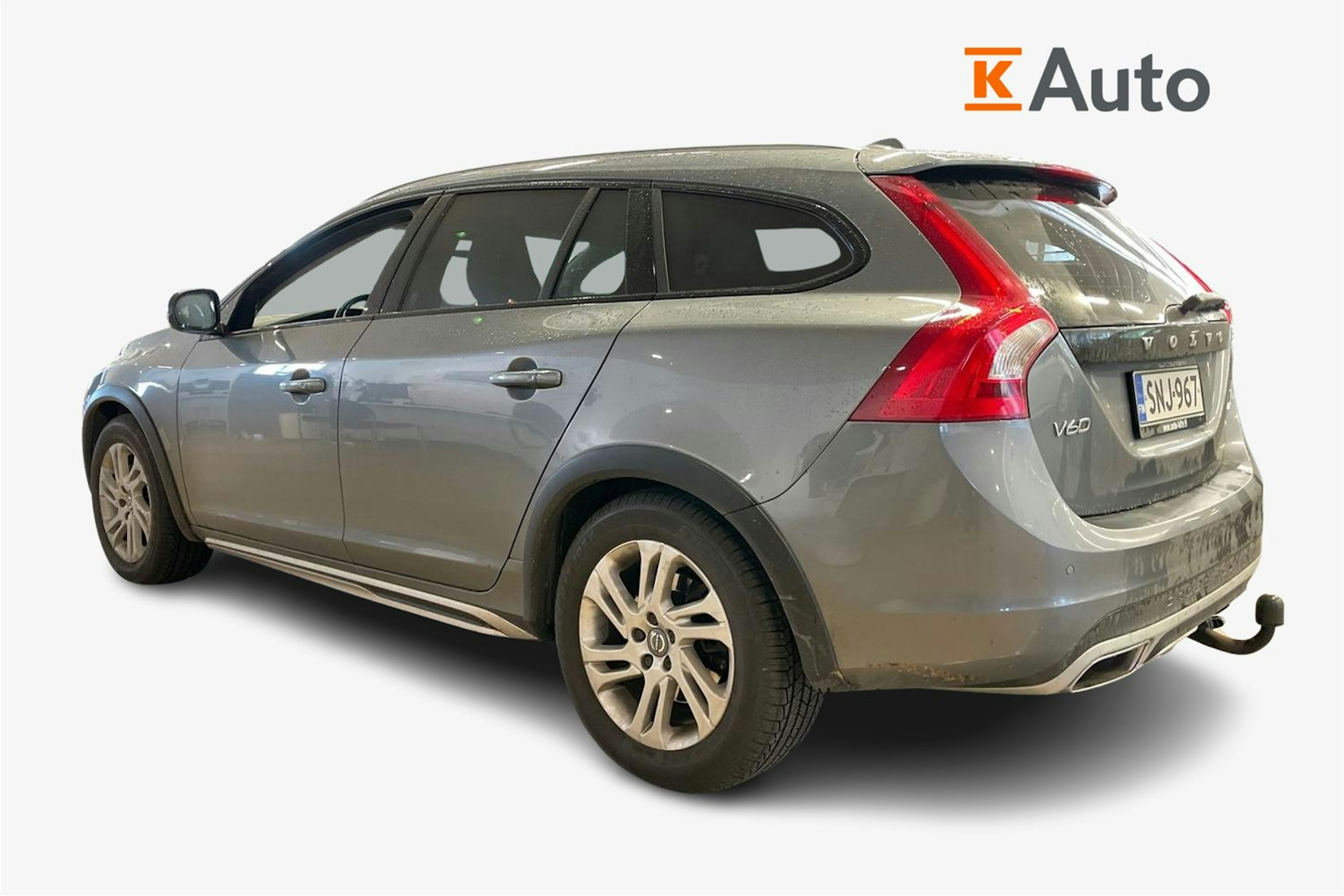 Harmaa Volvo V60 Cross Country 2015 kuva 2.