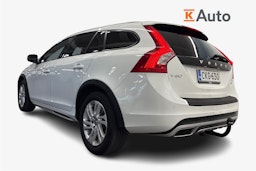 Valkoinen Volvo V60 Cross Country 2016 kuva 2.