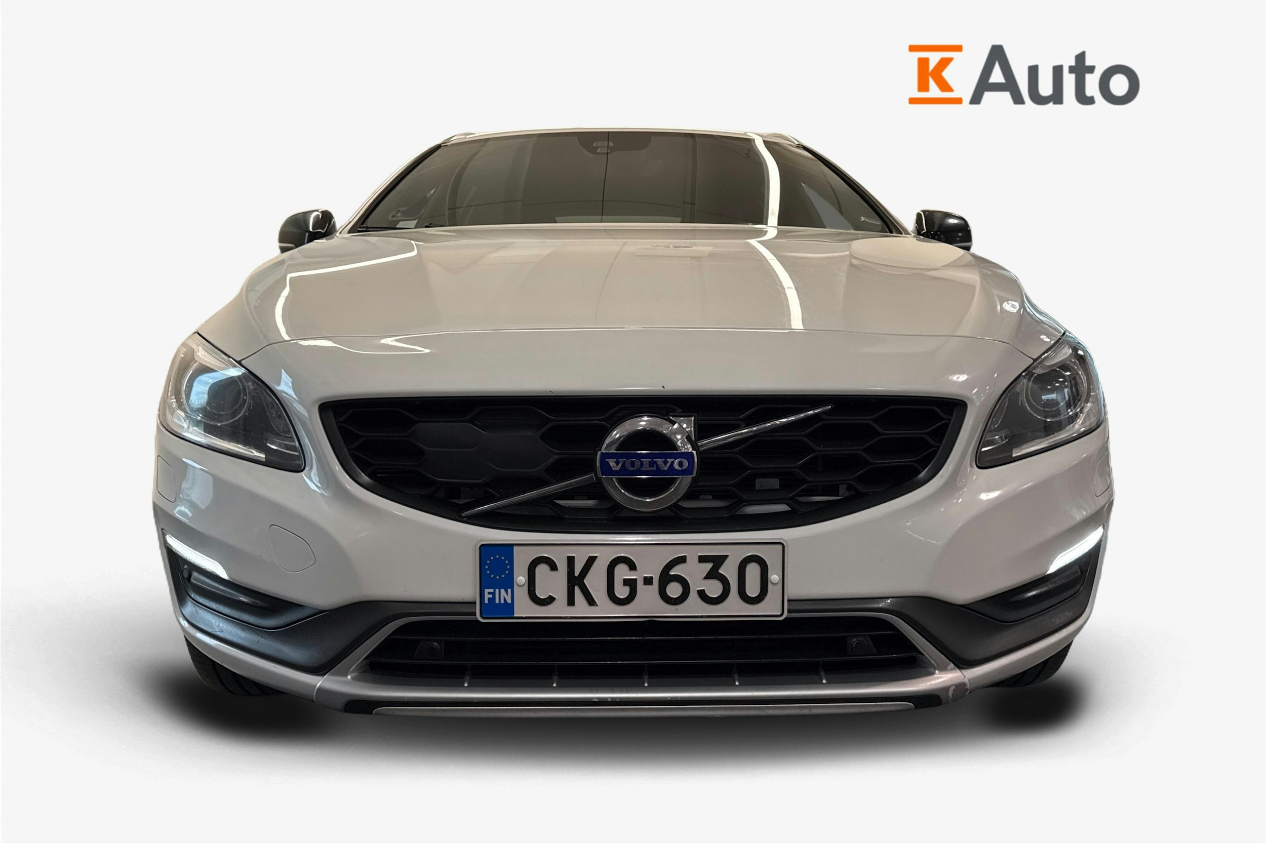 Valkoinen Volvo V60 Cross Country 2016 kuva 5.