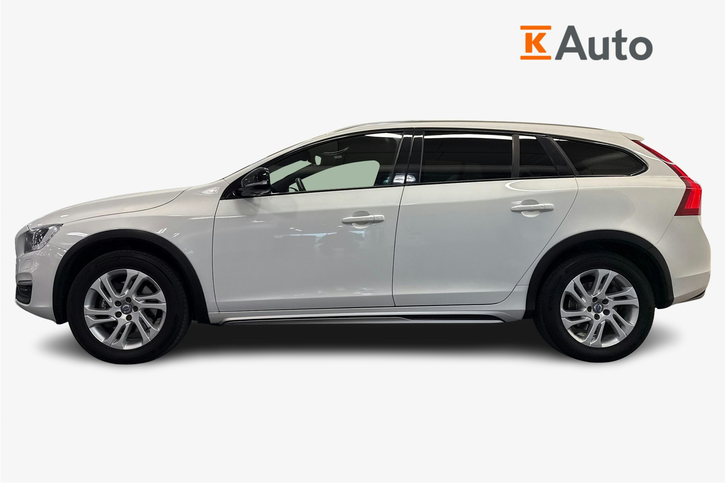 Valkoinen Volvo V60 Cross Country 2016 kuva 6.