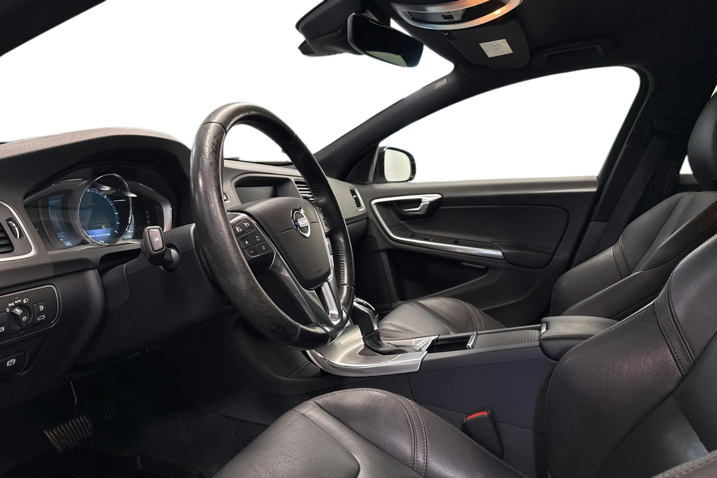 Valkoinen Volvo V60 Cross Country 2016 kuva 7.