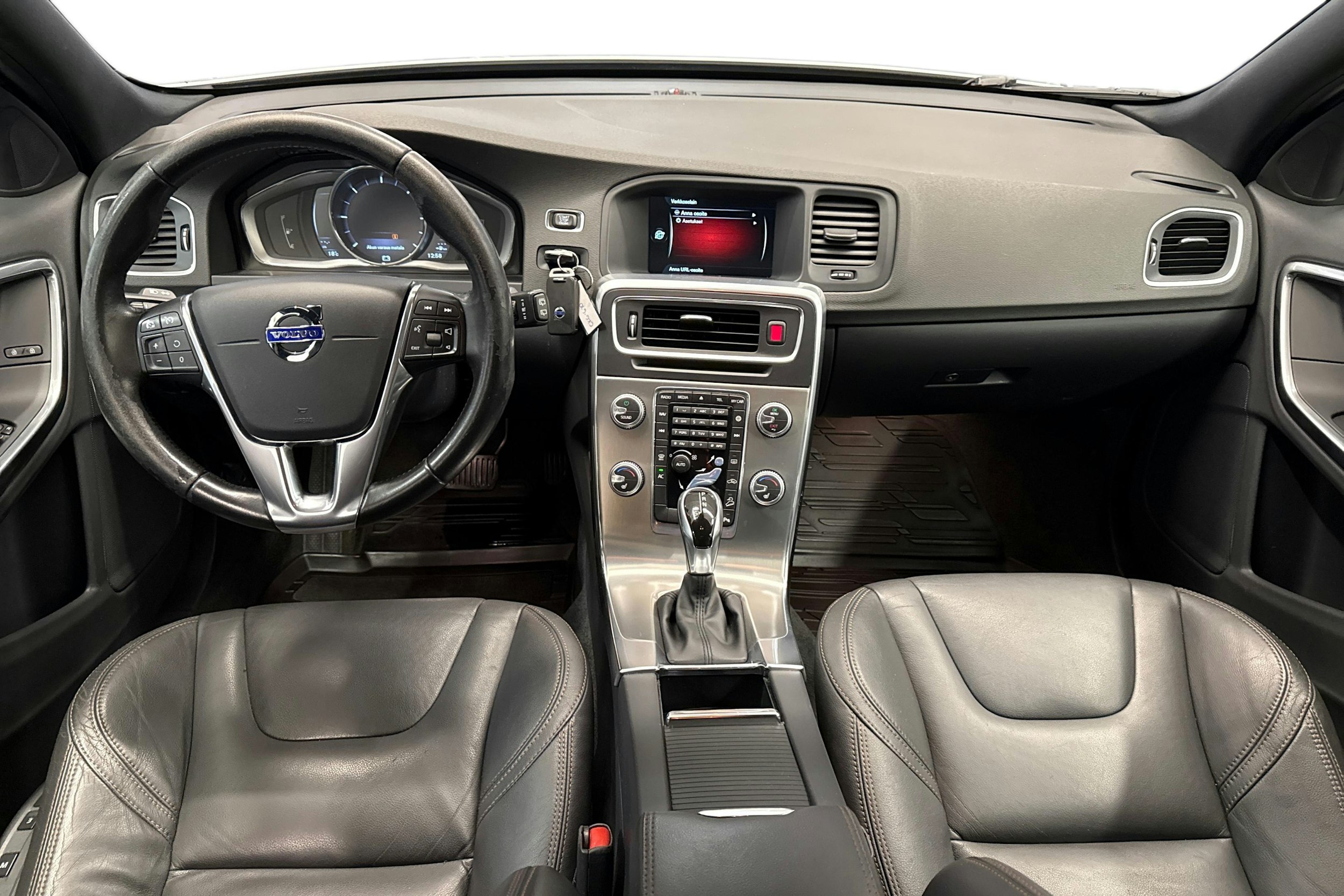 Valkoinen Volvo V60 Cross Country 2016 kuva 9.