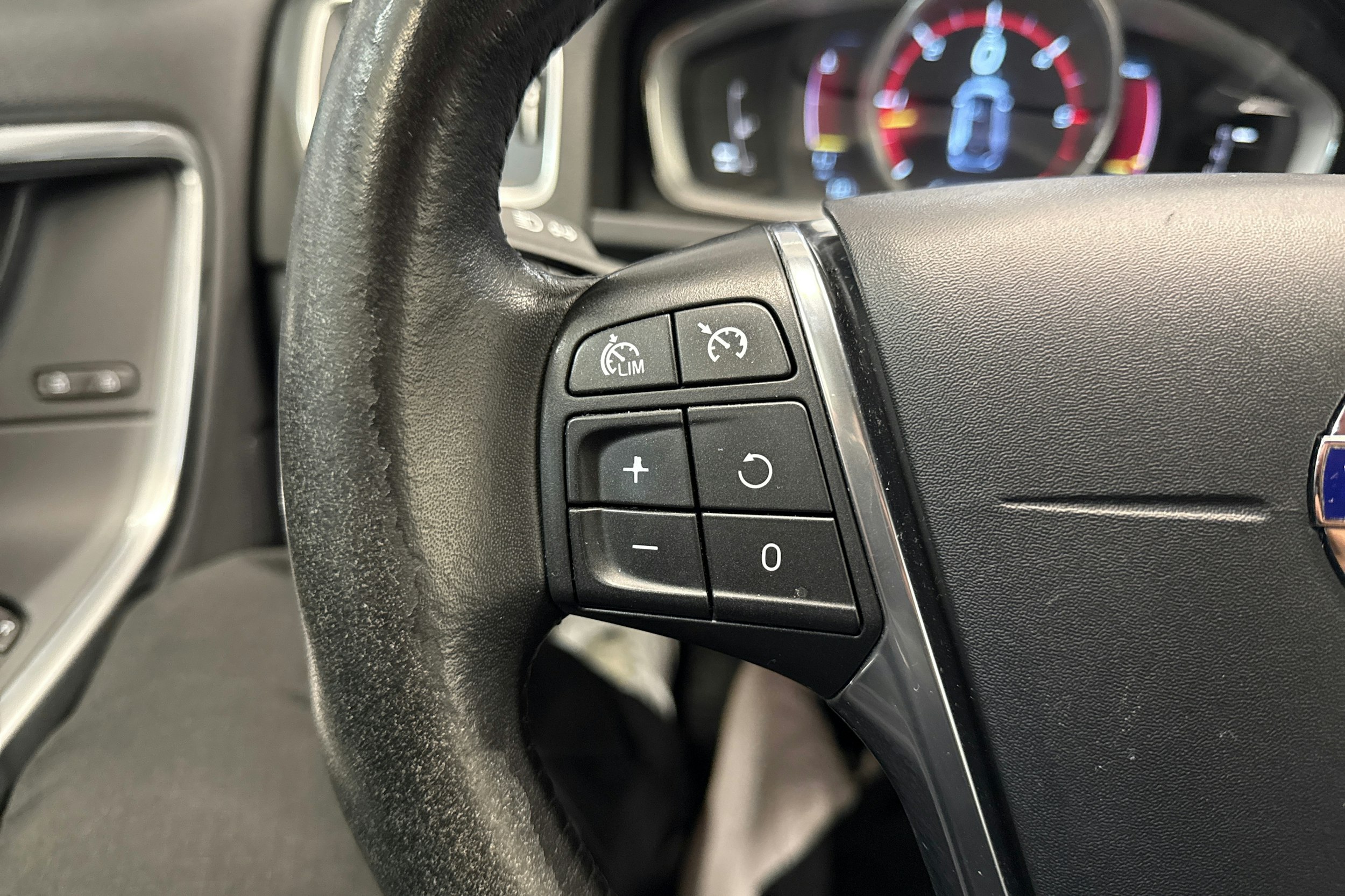 Valkoinen Volvo V60 Cross Country 2016 kuva 16.