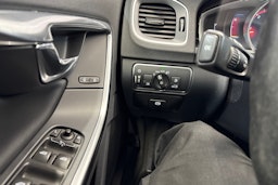 Valkoinen Volvo V60 Cross Country 2016 kuva 18.